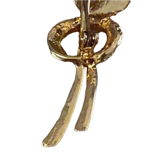 MI AMORE Flower Brooch-Pin With Crystal Accents Gold-Tone & White Colored - Picture 7 of 10